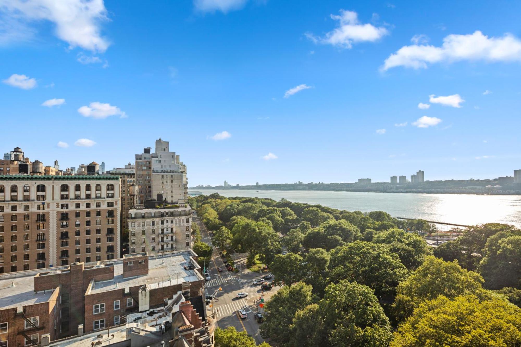 Riverside Tower Hotel New York Exterior photo